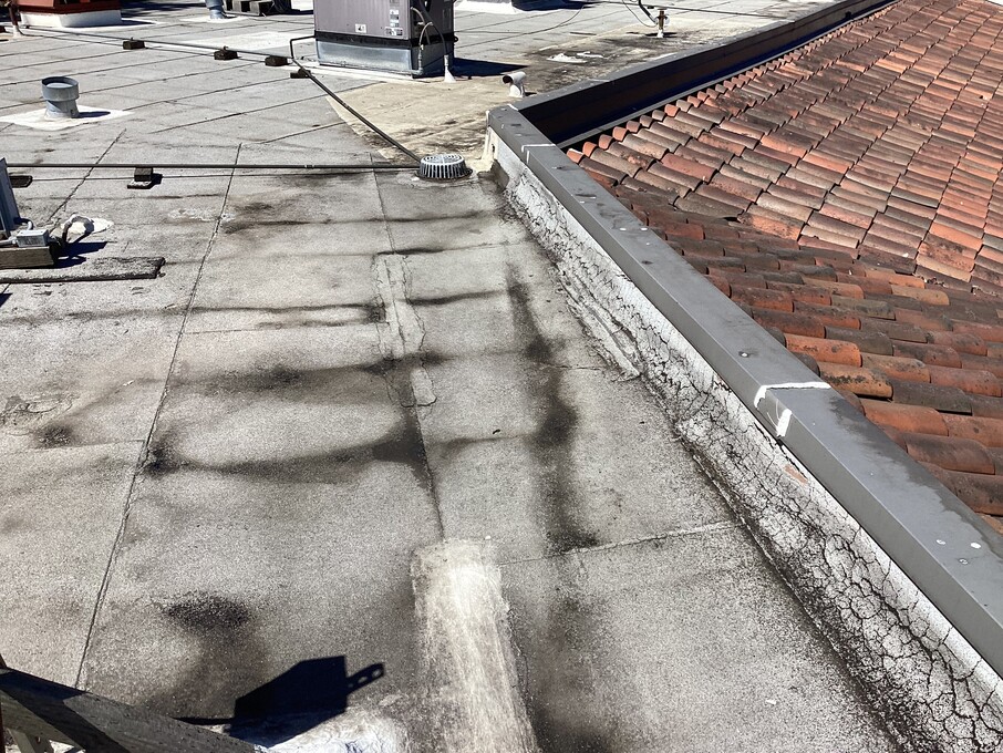 Roof with signs of wear